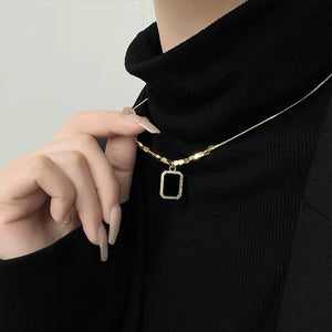 Lightweight and durable neckpiece, ideal for daily wear

It is daily wearable 
